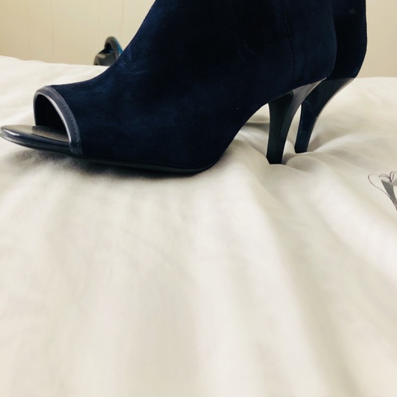 Never worn Marc Fisher work heels! Size 8 - Picture 2 of 3